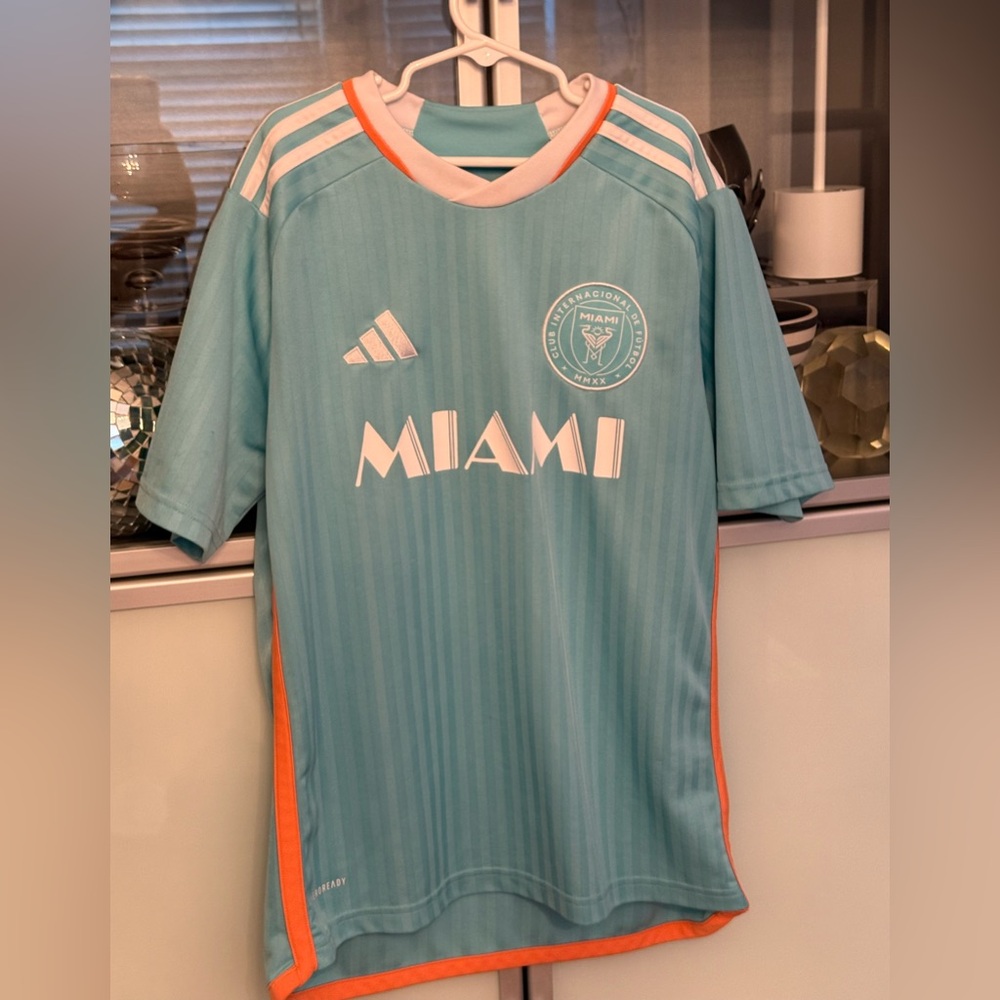 Messi Miami Soccer Jersey size youth 13-14.